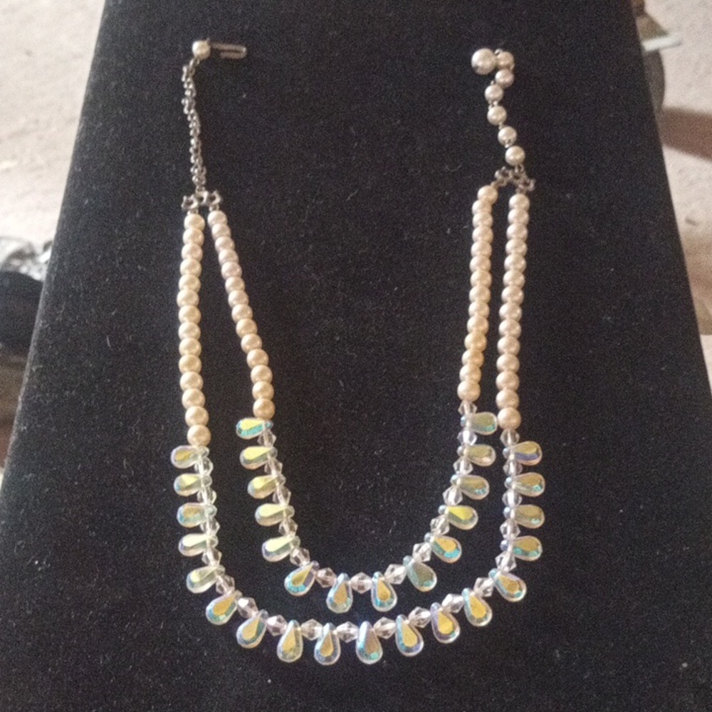 Vintage, Elegant Faux Pearl and Crystal Necklace